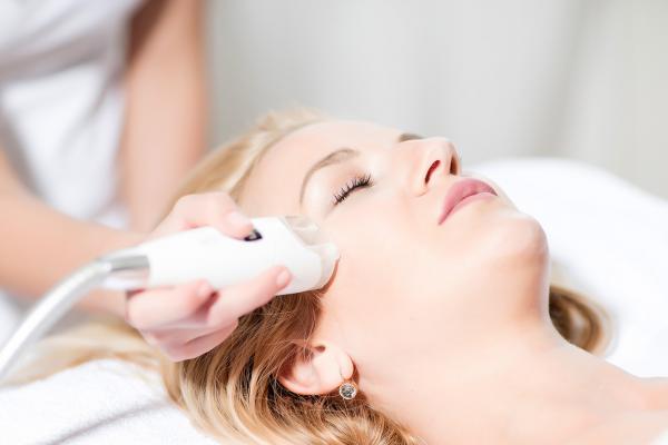 Luxury device-assisted lymphatic drainage at Petra Clinic